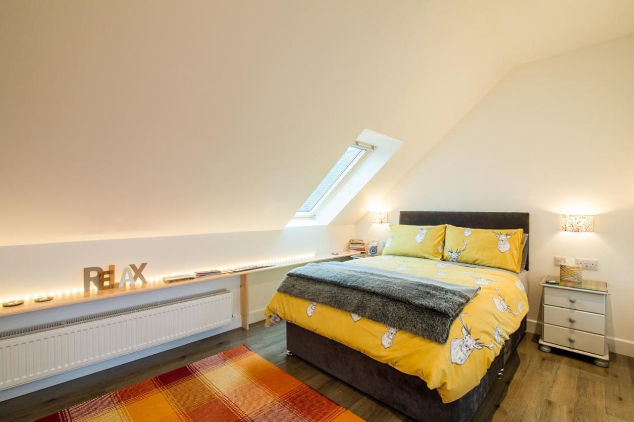 Allt Mor Rentals - Chalet With Hot Tub, And Studio Apartment No Hot Tub Roybridge Bagian luar foto