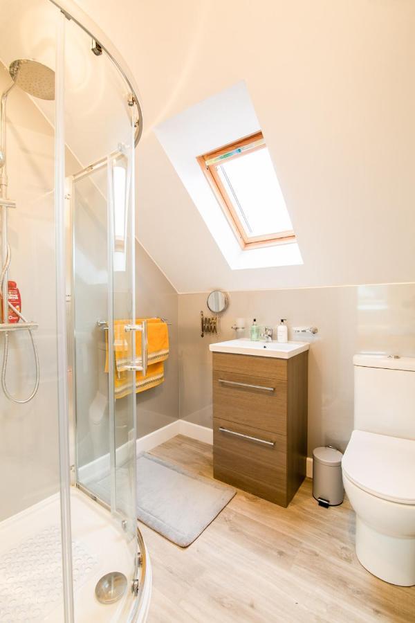Allt Mor Rentals - Chalet With Hot Tub, And Studio Apartment No Hot Tub Roybridge Bagian luar foto