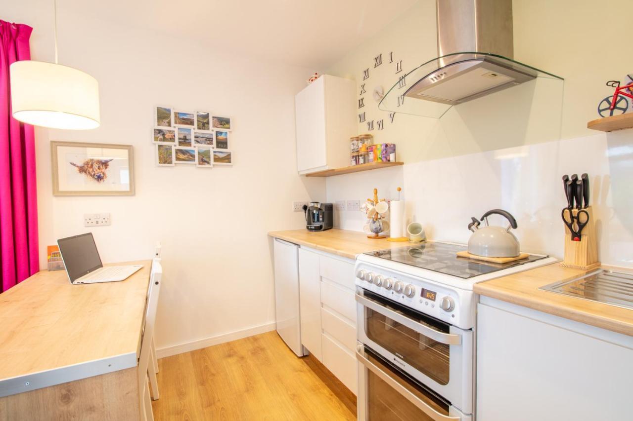 Allt Mor Rentals - Chalet With Hot Tub, And Studio Apartment No Hot Tub Roybridge Bagian luar foto