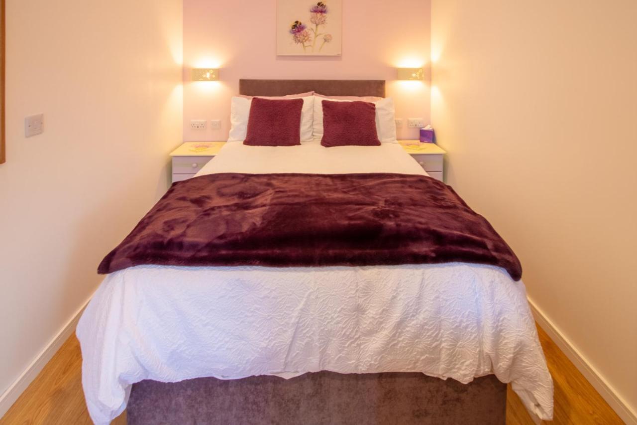 Allt Mor Rentals - Chalet With Hot Tub, And Studio Apartment No Hot Tub Roybridge Bagian luar foto