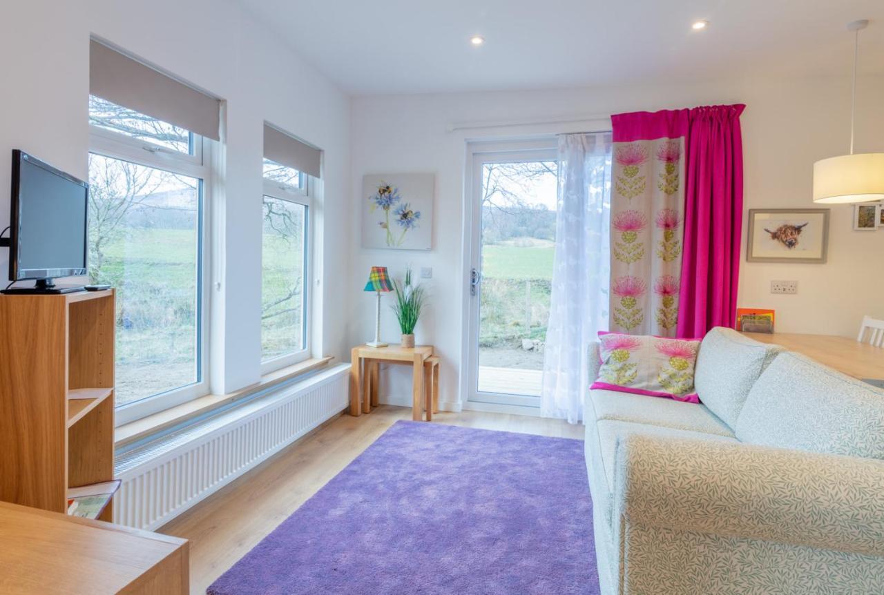 Allt Mor Rentals - Chalet With Hot Tub, And Studio Apartment No Hot Tub Roybridge Bagian luar foto