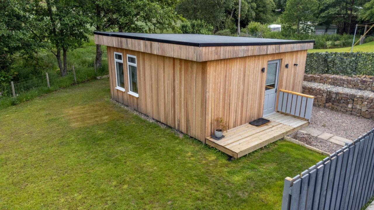 Allt Mor Rentals - Chalet With Hot Tub, And Studio Apartment No Hot Tub Roybridge Bagian luar foto
